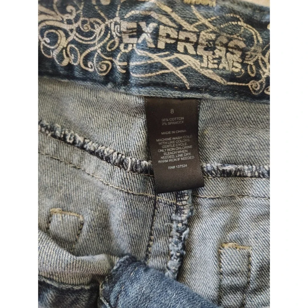 Express Jeans Womens Size 8 Medium Cuffed Denim Jean Shorts Embroidered Logo - Picture 2 of 3